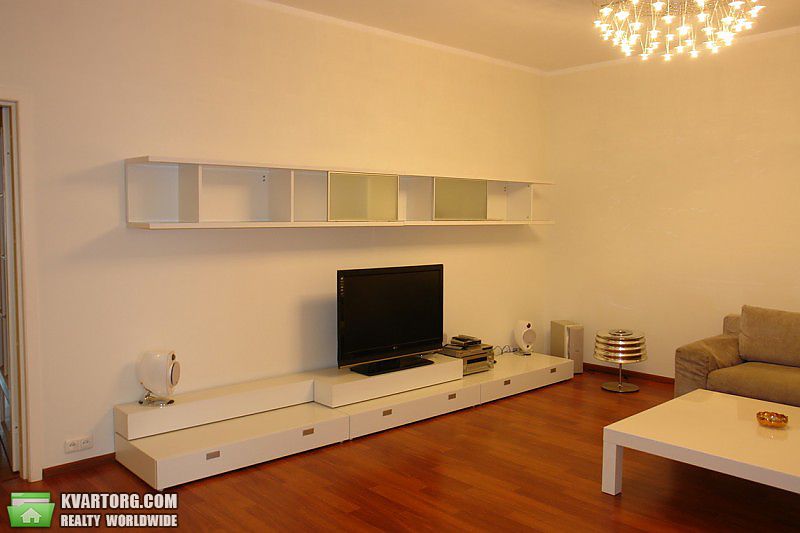 Rent out 4-room apartment. Киев,  Павловская — photo 2
