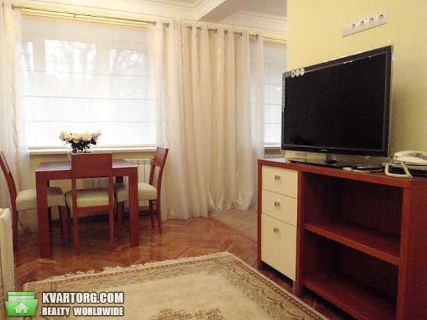 Rent out 3-room apartment. Киев,  Соломенская — photo 1