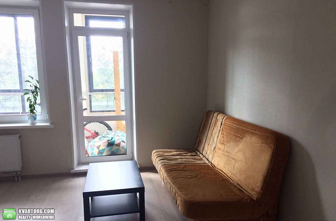 Rent out 2-room apartment. Киев, Стратегическое шоссе — photo 1