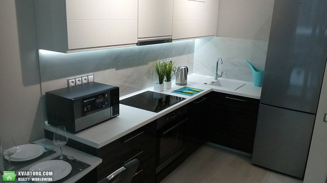 Rent out 1-room apartment. Киев,  Предславинская — photo 1