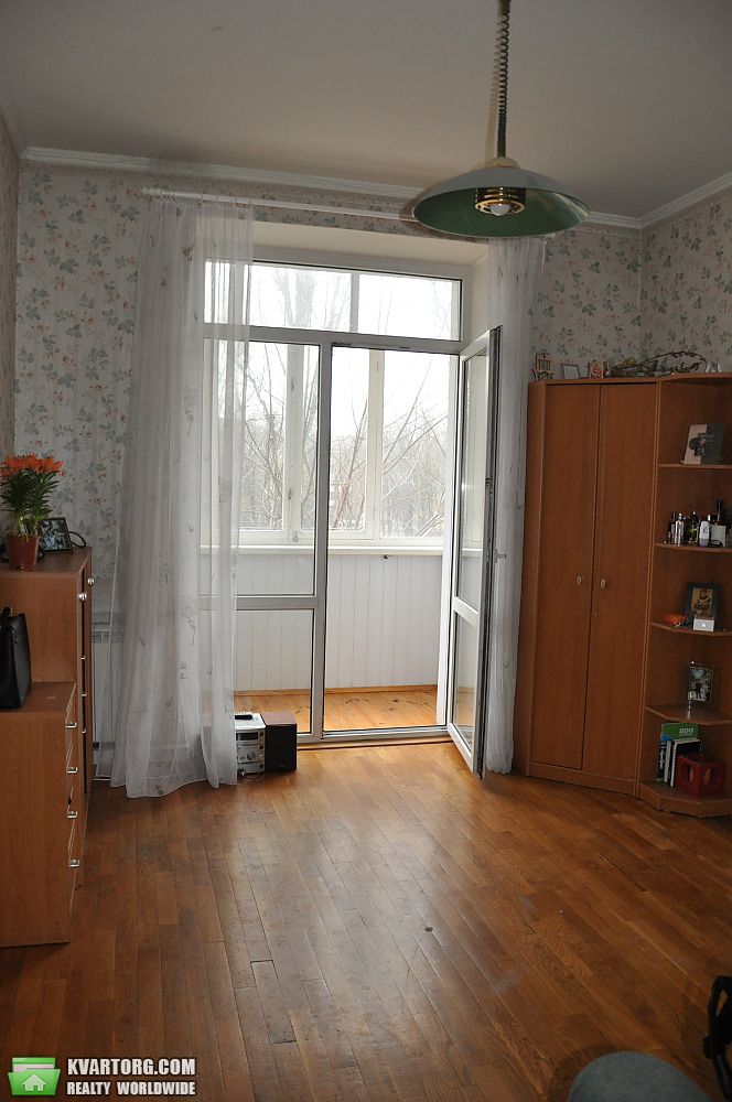 Sell 3-room apartment. Киев,  Петровского — photo 1