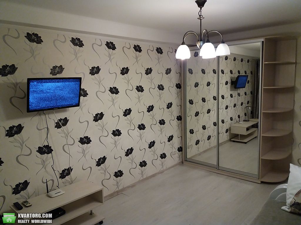 Rent out 1-room apartment. Киев,  Окипной — photo 4