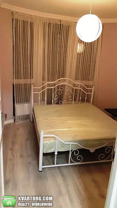 Rent out 2-room apartment. Киев,  Воссоединения пр — photo 3