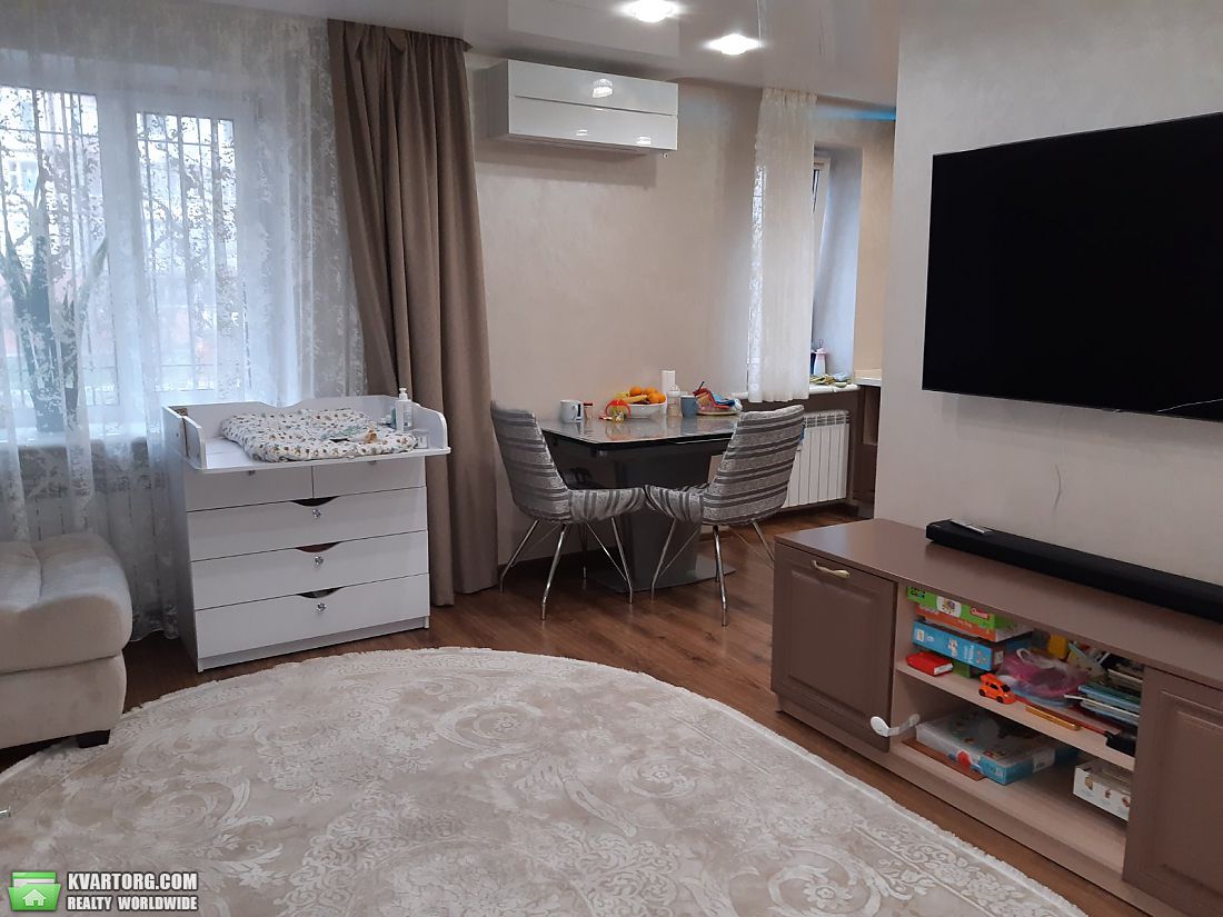 Sell 4-room apartment. Днепропетровск, Тепличная — photo 1