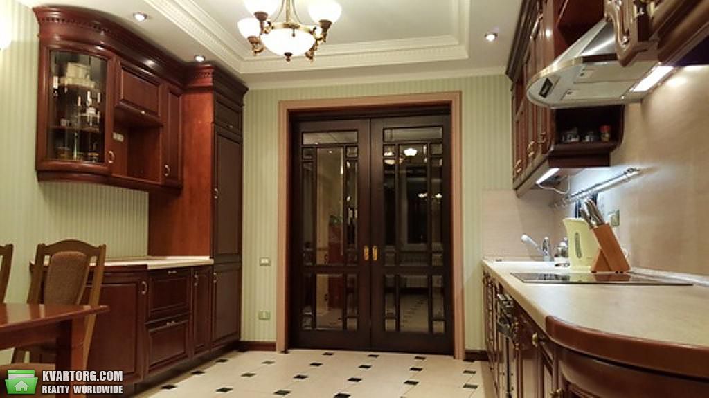 Rent out 3-room apartment. Киев,  Клиническая — photo 1