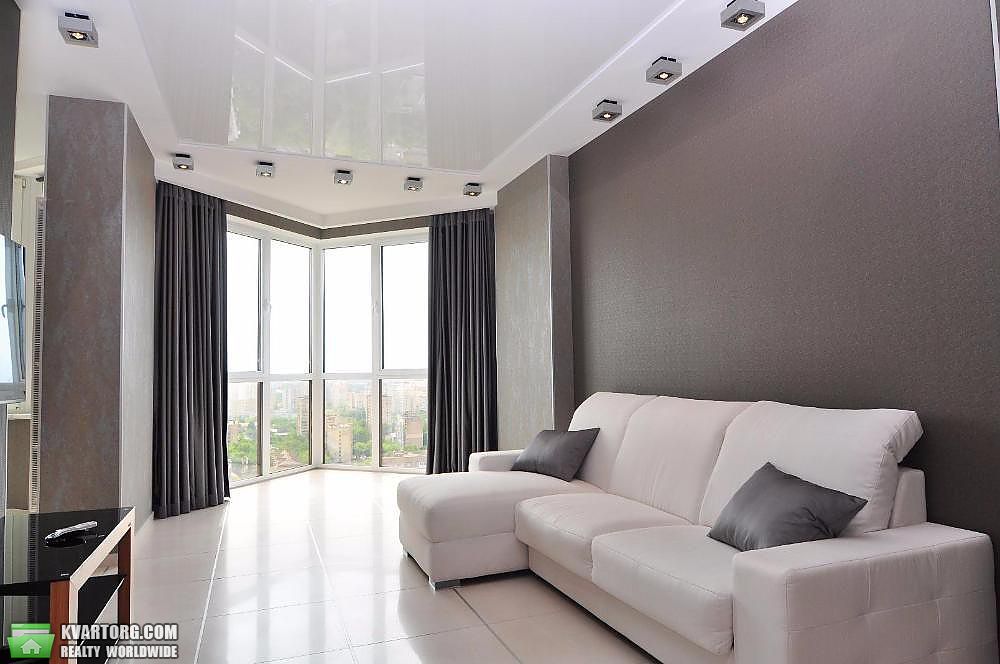 Rent out 1-room apartment. Киев,  Соломенская — photo 1