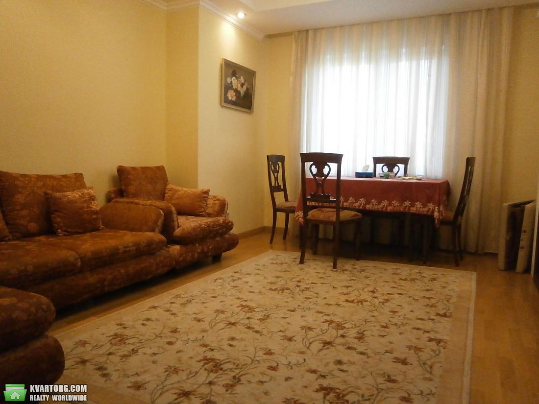 Rent out 3-room apartment. Киев,  Дегтяревская — photo 1