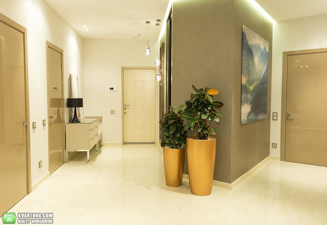 Rent out 4-room apartment. Киев, Драгомирова ул. — photo 8