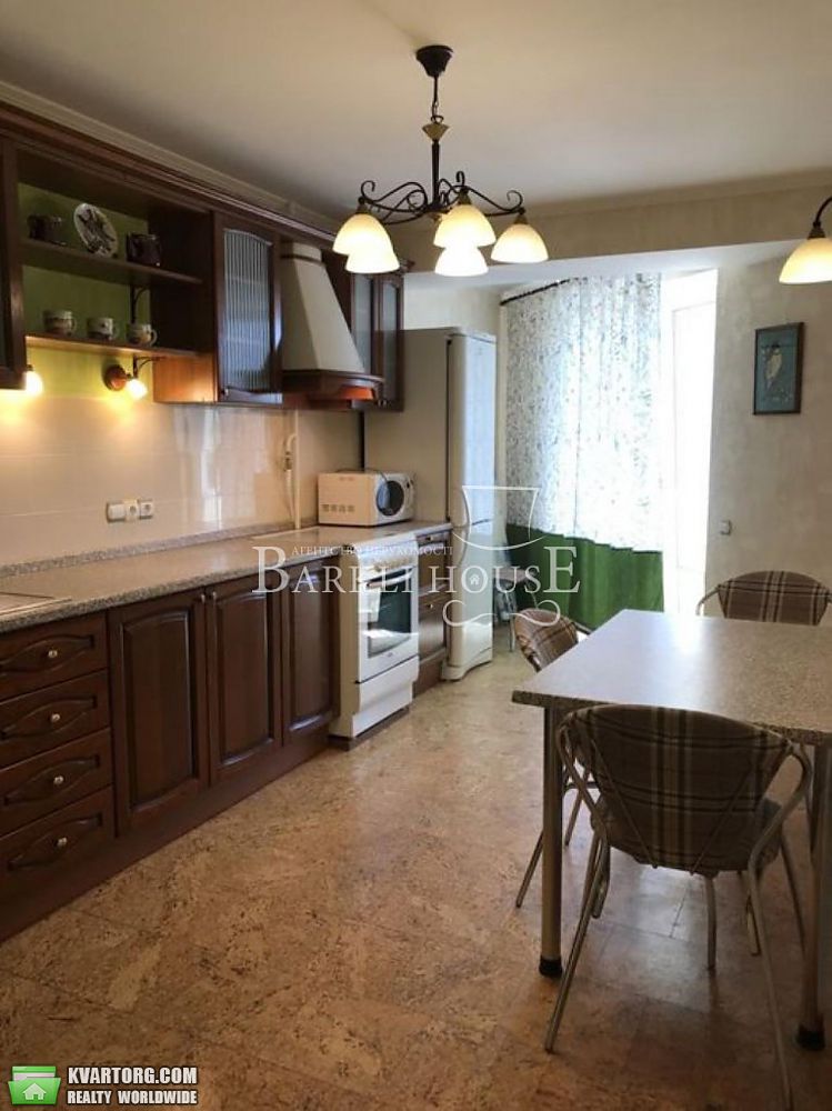 Rent out 2-room apartment. Киев,  Нижний Вал — photo 3