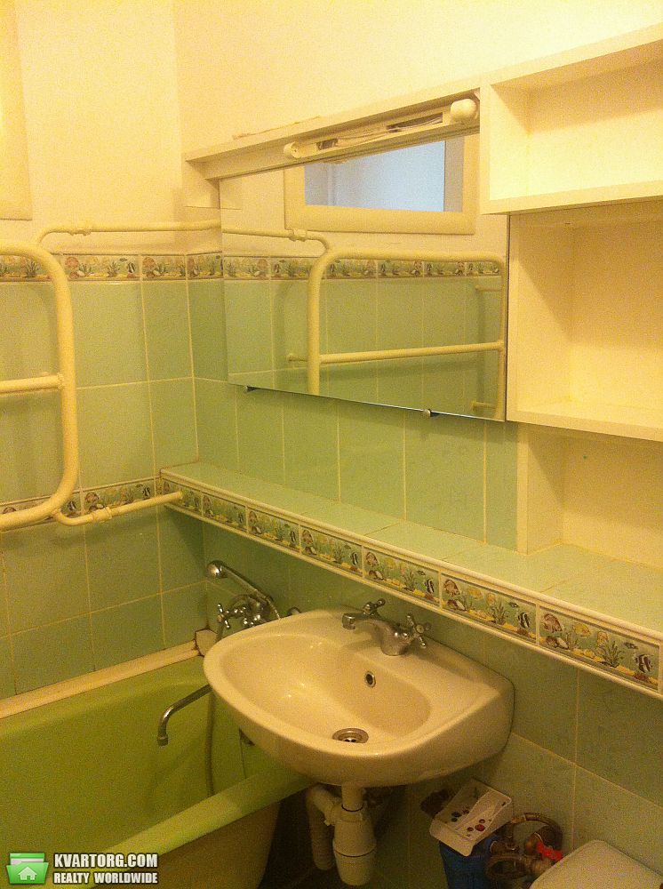 Rent out 2-room apartment. Киев, Вышгородская ул. — photo 9