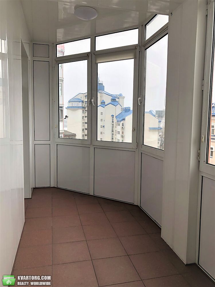 Rent out 3-room apartment. Киев, Почайнинская — photo 5