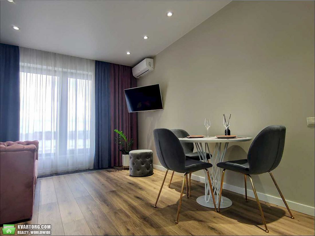Rent out 1-room apartment. Киев, Набережно Рыбальская — photo 3