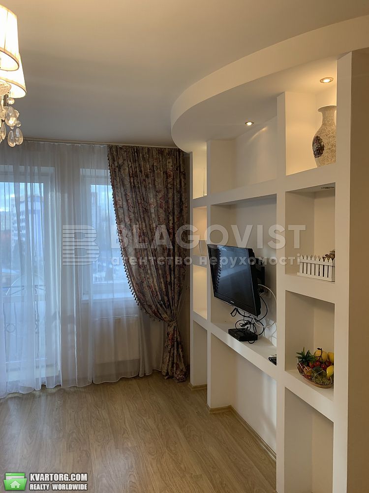 Sell 2-room apartment. Киев,  Голосеевская — photo 1