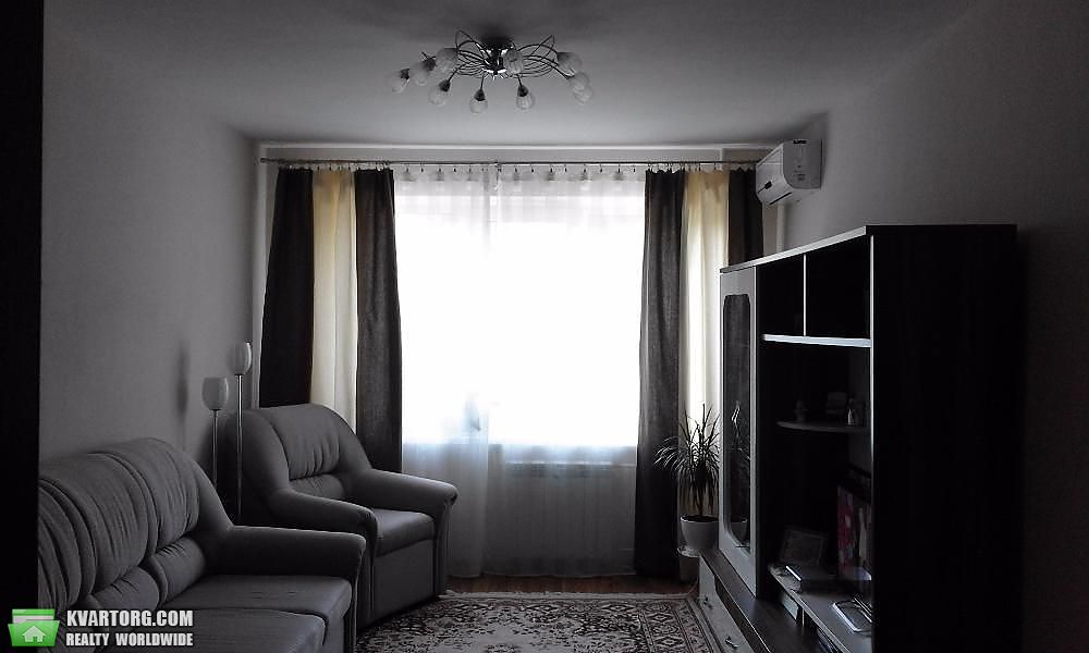 Sell 2-room apartment. Киев,  Радужная — photo 1