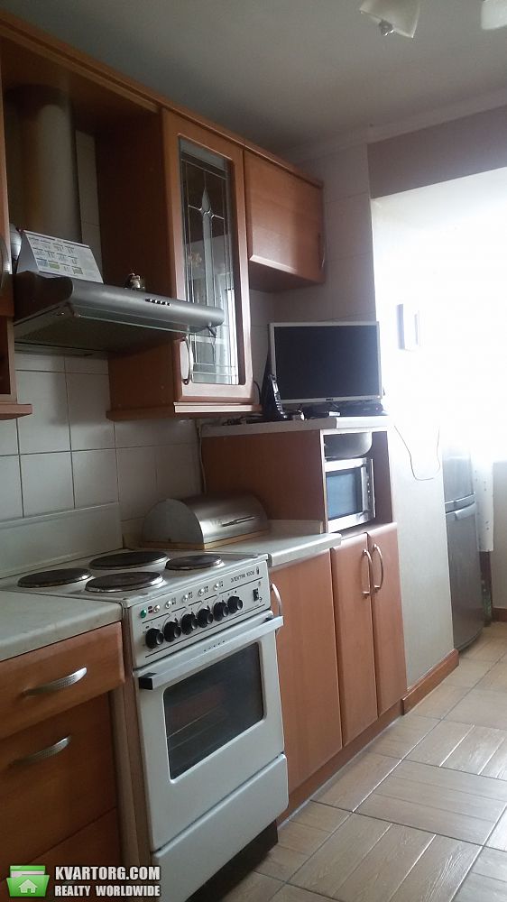 Rent out 3-room apartment. Киев,  Святошинский пер — photo 1