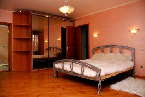 Rent out house. Киев,  Русановские Сады — photo 5