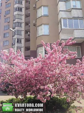 Rent out 2-room apartment. Киев,  Бажана — photo 1