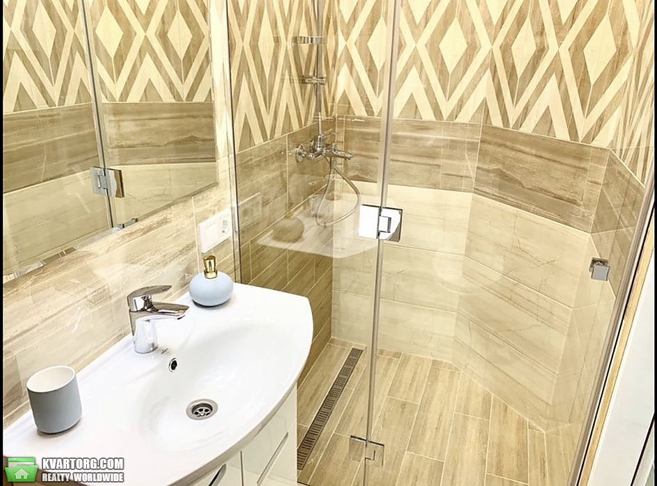 Rent out 2-room apartment. Львов, Чорновола — photo 7