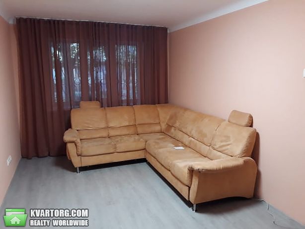Rent out 2-room apartment. Киев,  Белорусская — photo 1