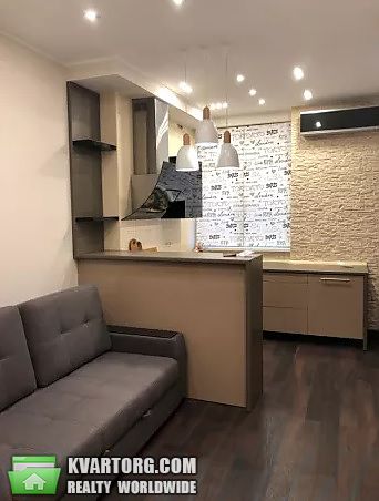 Rent out 1-room apartment. Киев,  Жилянская — photo 2