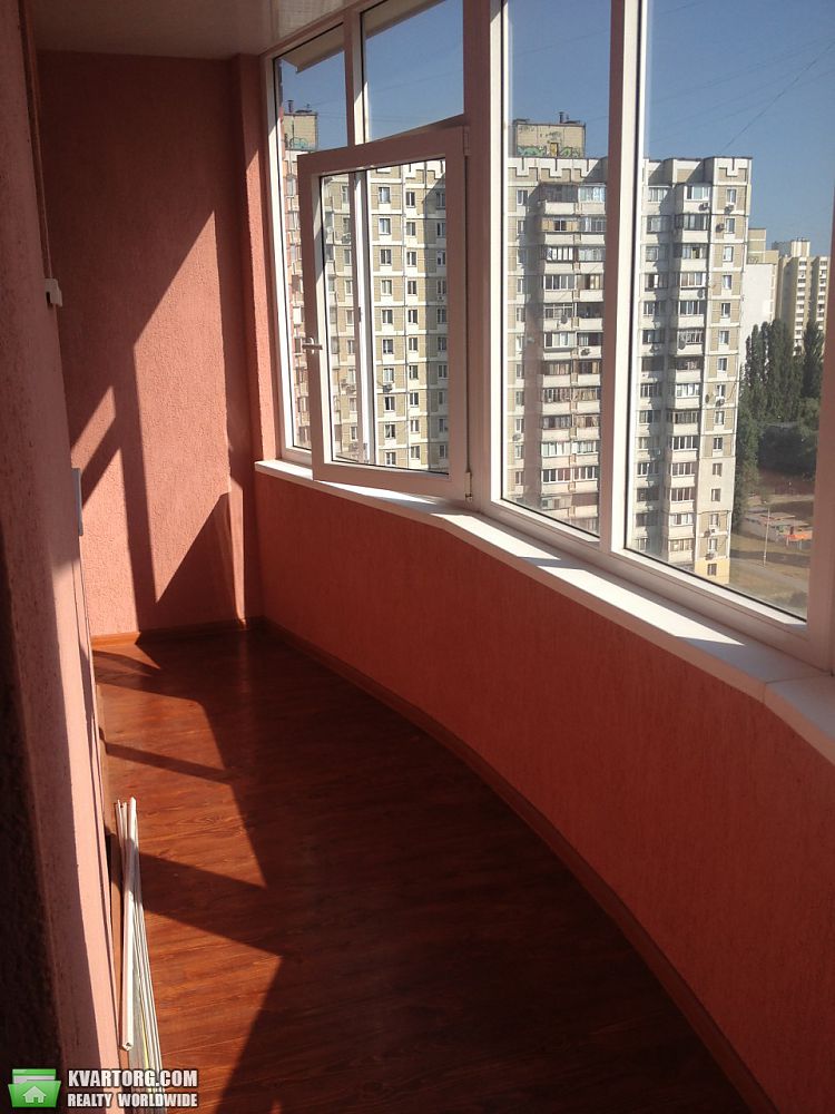 Rent out 3-room apartment. Киев,  Ревуцкого — photo 4