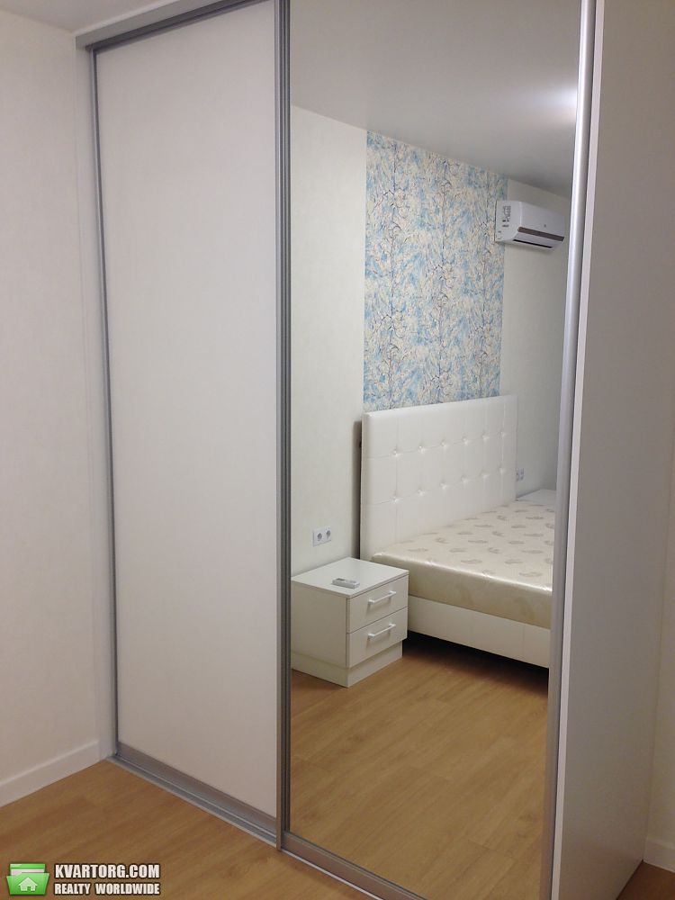 Rent out 2-room apartment. Киев, Комарова — photo 8