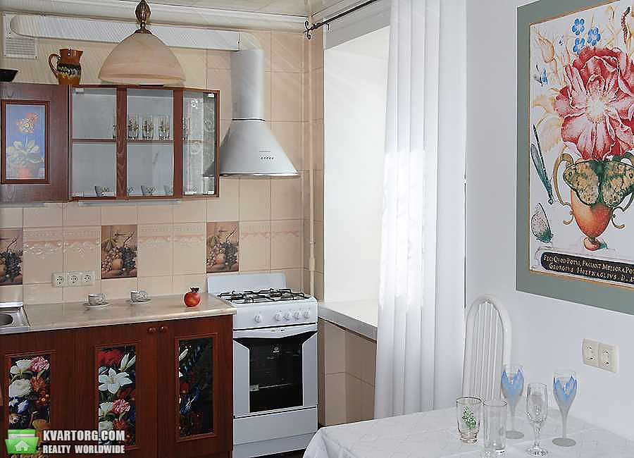 Rent out 2-room apartment. Киев,  Гончарова — photo 2