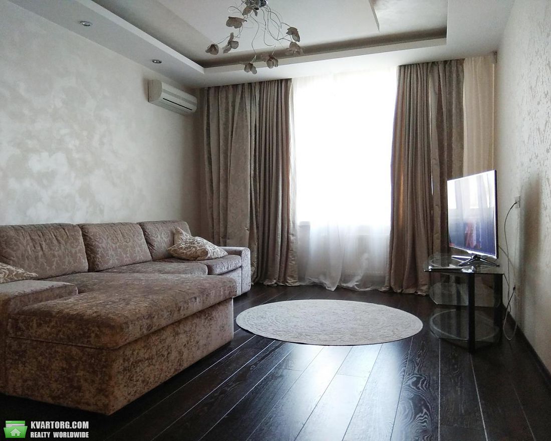 Rent out 2-room apartment. Киев,  Щекавицкая — photo 1