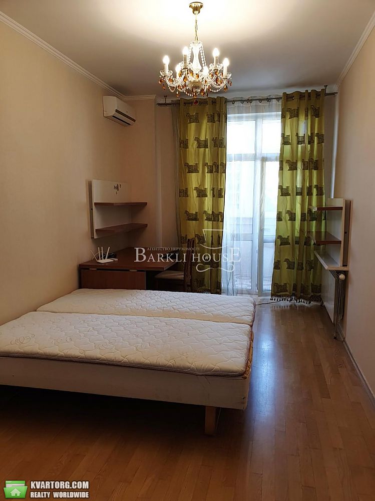 Rent out 3-room apartment. Киев,  Черновола — photo 8