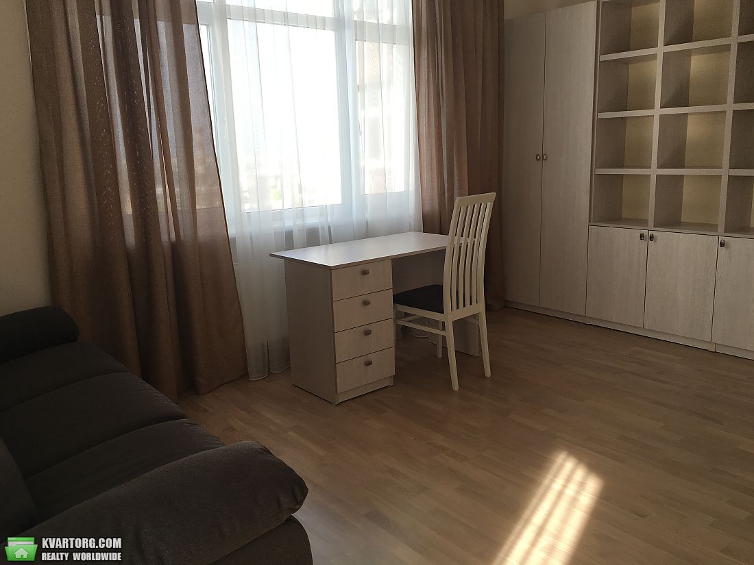 Rent out 3-room apartment. Киев,  Глубочицкая — photo 4