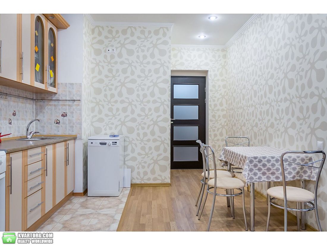 Rent out 3-room apartment. Киев,  Павловская — photo 3
