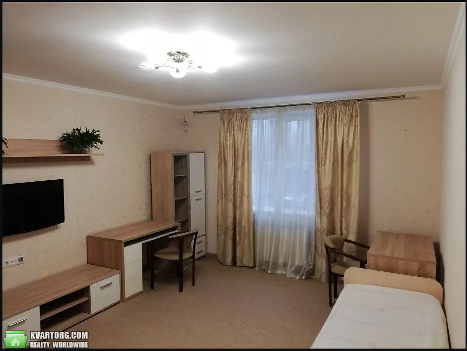 Rent out 2-room apartment. Киев,  Комбинатная — photo 3