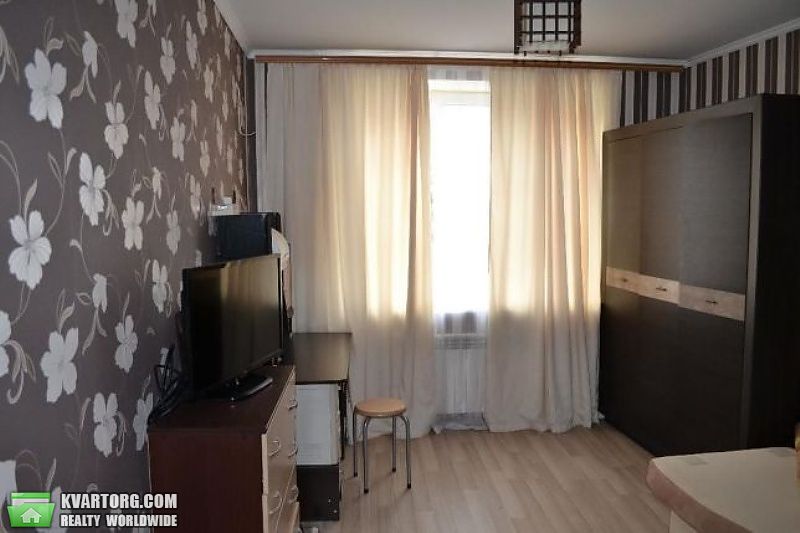 Sell 3-room apartment. Киев,  Днепровская наб — photo 2