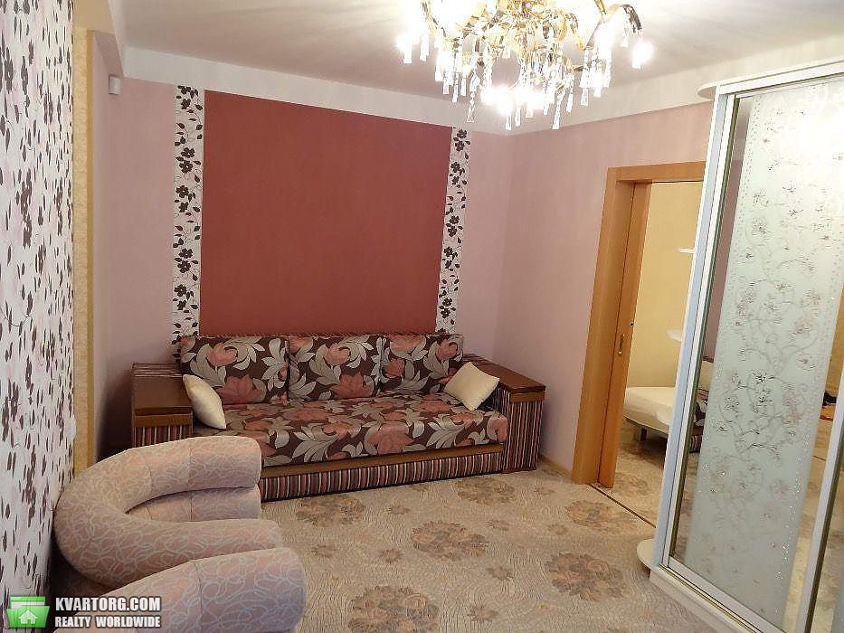 Rent out 2-room apartment. Киев,  Исаакяна — photo 1