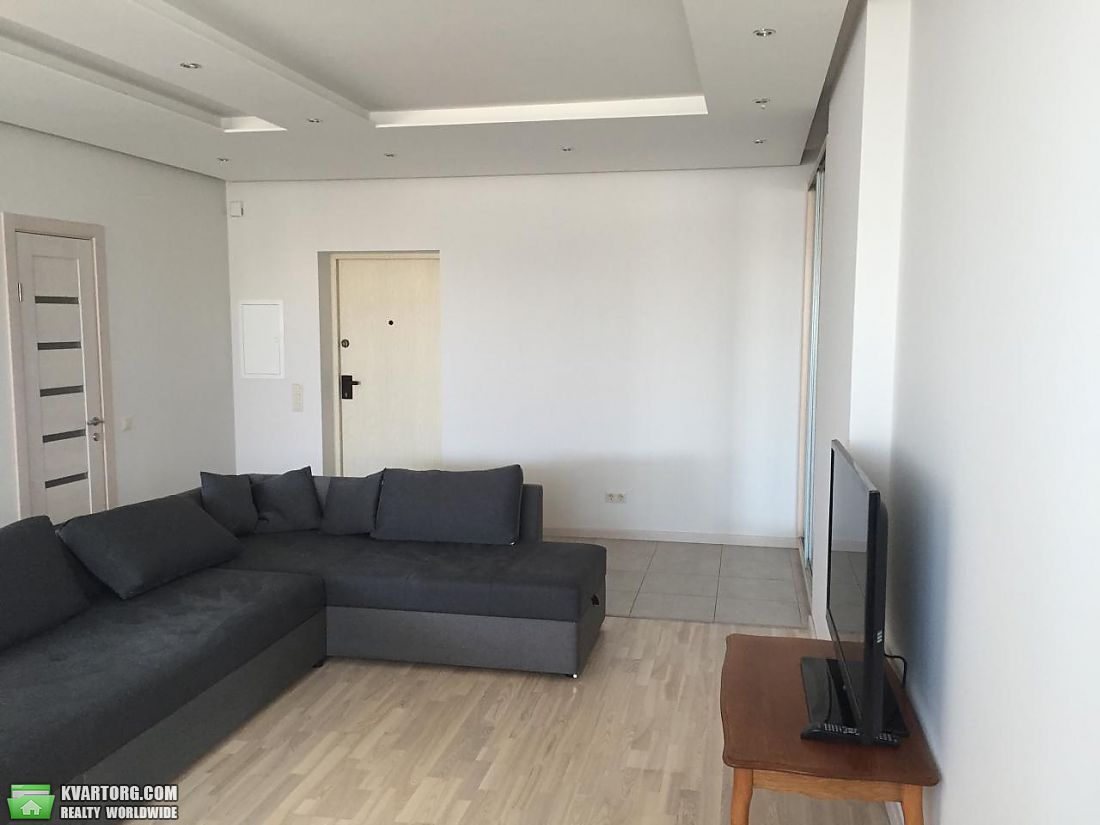 Rent out 2-room apartment. Киев, Сикорского — photo 7
