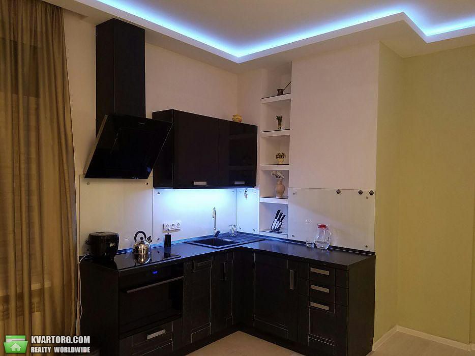 Rent out 2-room apartment. Киев,  Жилянская — photo 3