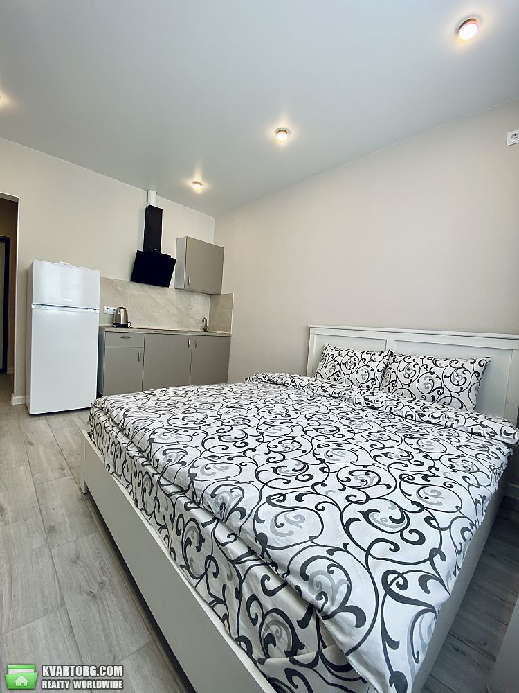 Rent out 1-room apartment. Киев,  Ревуцкого — photo 1