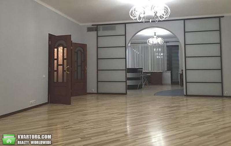 Rent out 4-room apartment. Киев,  Кропивницкого — photo 3