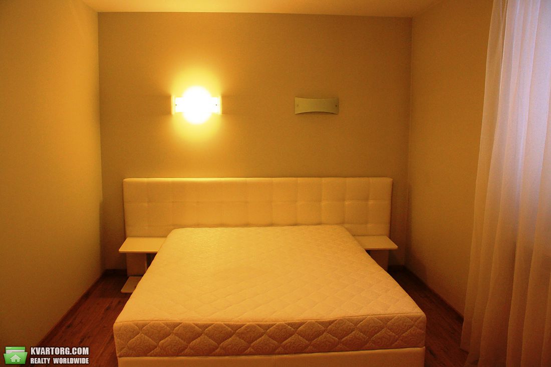 Rent out 2-room apartment. Днепропетровск, комсомольская — photo 1