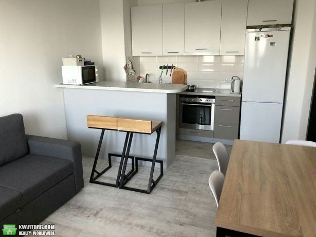Rent out 2-room apartment. Киев,  Окипной — photo 1