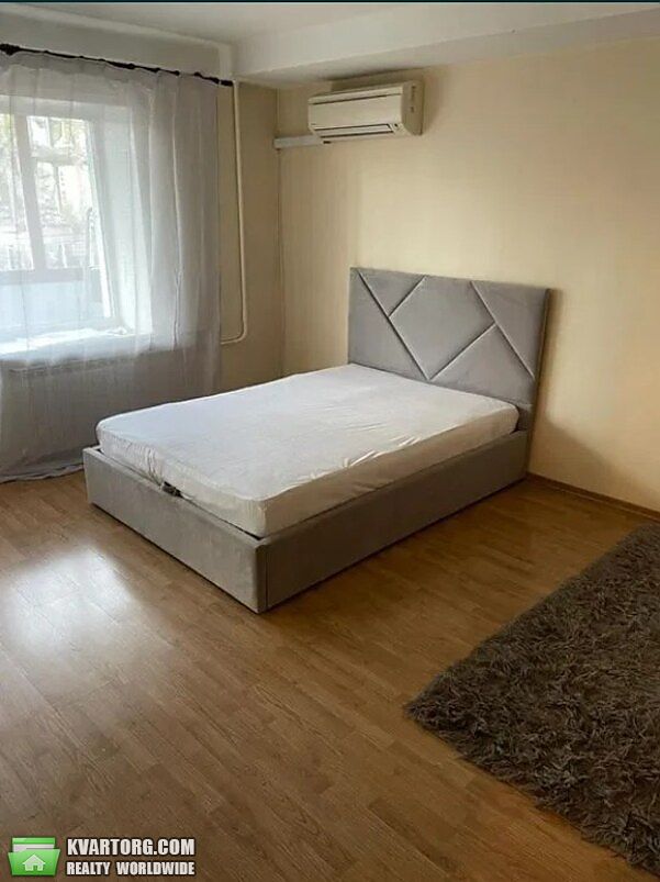 Rent out 1-room apartment. Киев,  Кловский спуск — photo 1