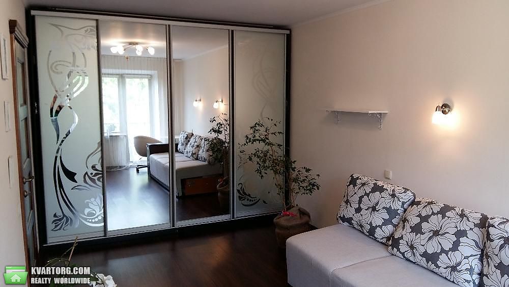 Sell 1-room apartment. Киев,  Вышгородская — photo 1