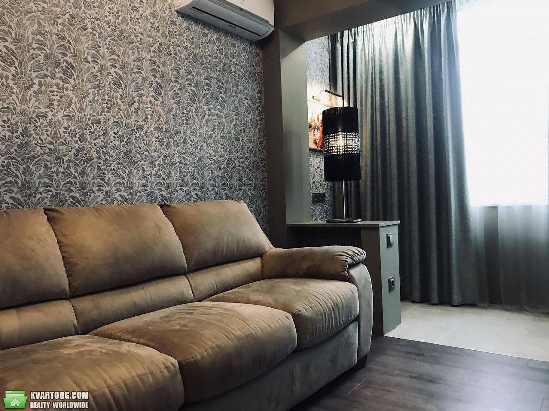 Rent out 2-room apartment. Киев,  Дегтяревская — photo 1