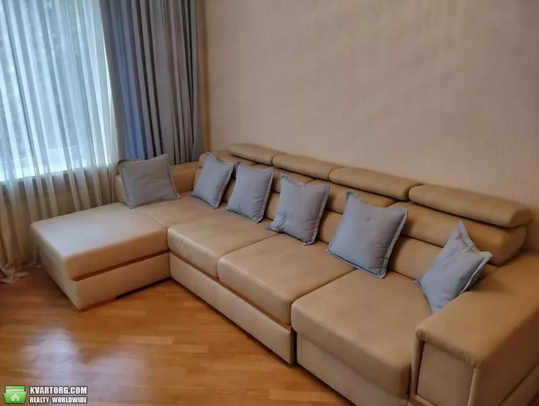 Rent out 2-room apartment. Киев,  Липская — photo 1