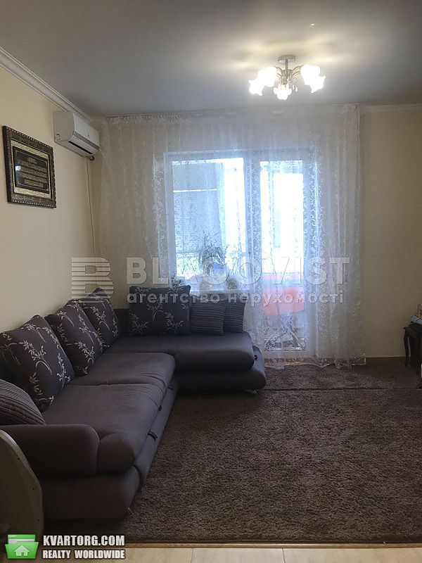 Rent out 1-room apartment. Киев,  Дегтяревская — photo 1