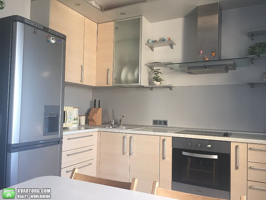 Rent out 2-room apartment. Киев,  Кошица — photo 1