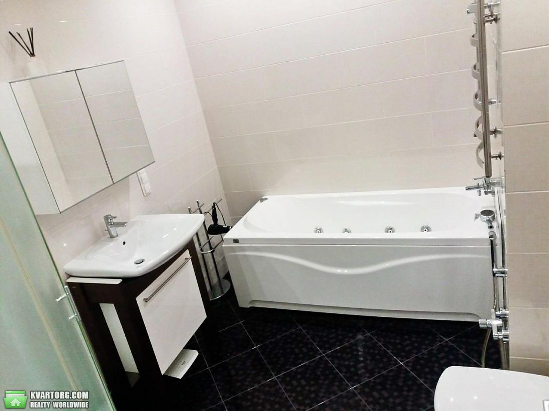 Rent out 3-room apartment. Киев,  Щекавицкая — photo 8