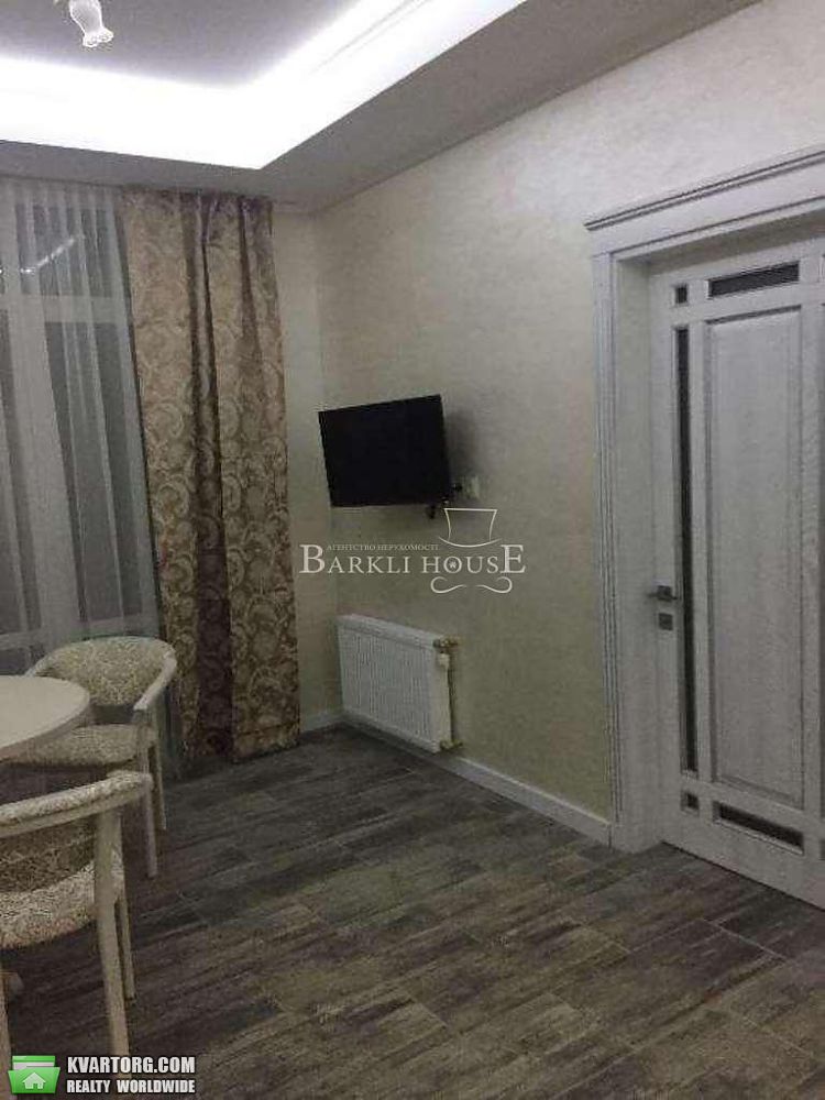 Rent out 2-room apartment. Киев, дегтярная — photo 1