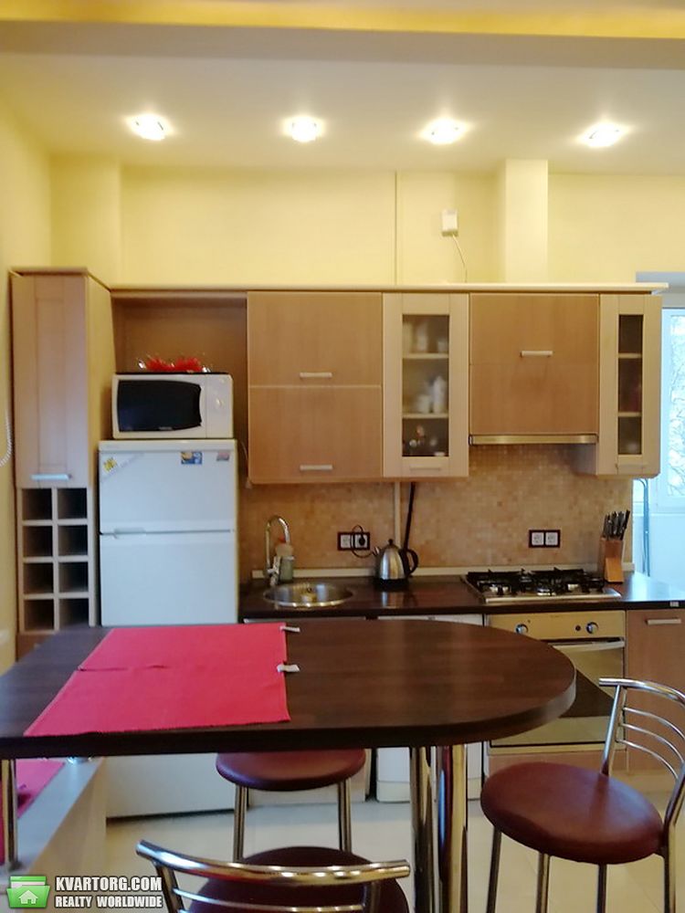 Rent out 2-room apartment. Киев,  Институтская — photo 1