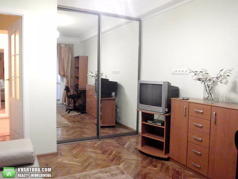 Rent out 2-room apartment. Киев,  Соломенская — photo 6